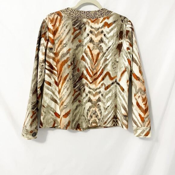 CHICOS Beige Orange Cream Zebra Watercolor Button Down Softshell Jacket Size 1 - Picture 3 of 6